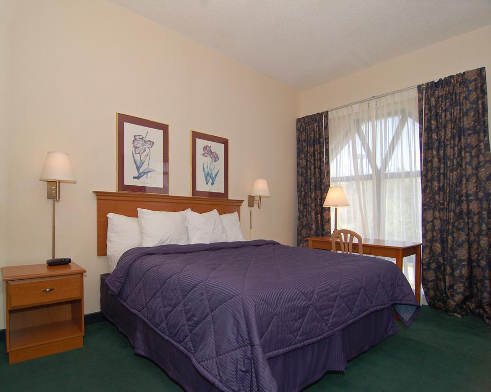 Econo Lodge Hendersonville Room photo